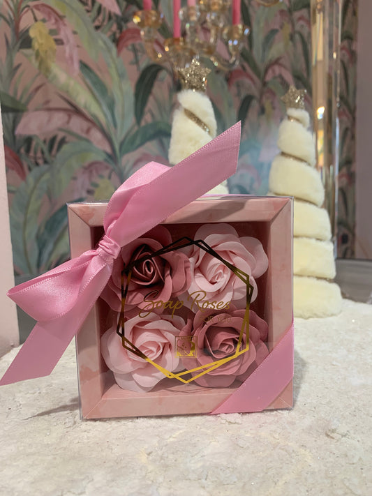 Confezione regalo con rose di sapone